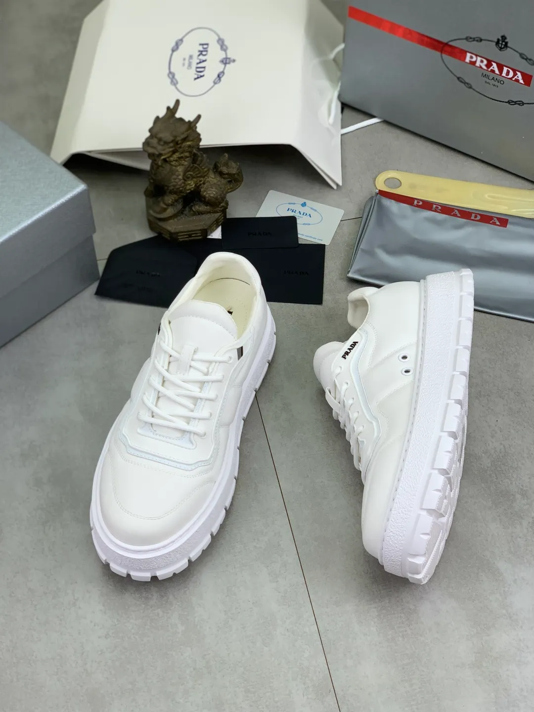 Men's men's shoes 💰P580💰 [New style] popular models are on the official website, 🆘 Trendy brand (Prada) mainly promotes popular models, avant-garde and versatile fashionable men's shoes private version mold opening, cowhide surface splicing 1:1.. Fashionable and simple, original imported cowhide lining cowhide feet; the atmosphere and personality are more fashionable, eye-catching and pursuing class. It will subvert the old idea and be a must-have for fashionistas with you! Must keep it for yourself! Tall and comfortable, large and low, high-end quality workmanship. Number of yards: 38-45 4️⃣optional.